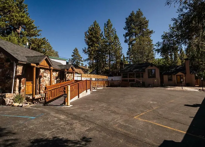 Embers Lodge & Cabins